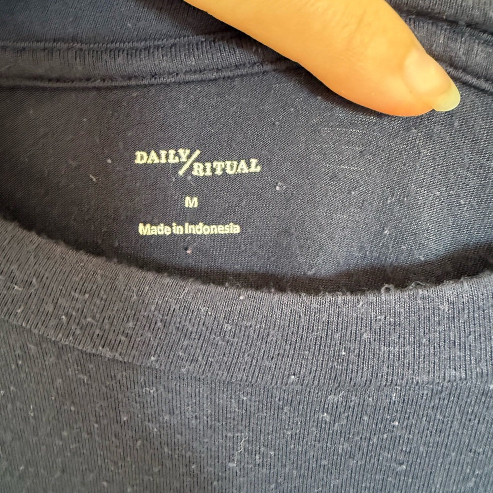 Daily Ritual Classic Navy Tee - Picture 2 of 3